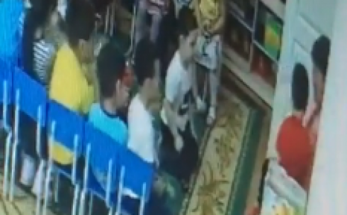 В Сети появилось видео избиения ребенка воспитателем в детском саду Караганды