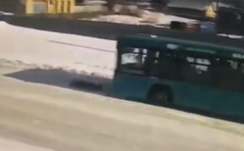 В Караганде рассказали о состоянии сбитой автобусом женщины