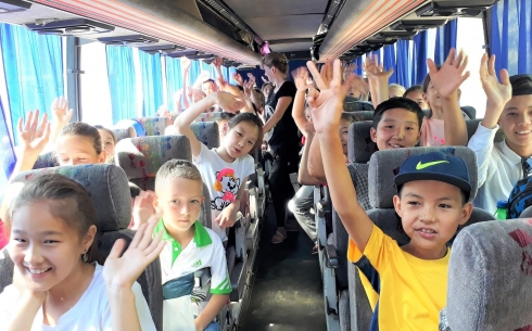 400 юных карагандинцев отправились на отдых в загородный лагерь 