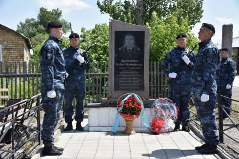 Память Кайрата Жумабекова почтили в Карагандинской области