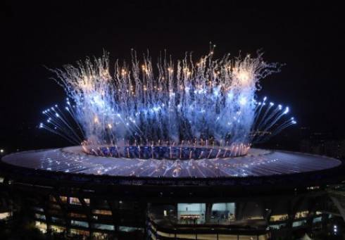 В Рио грандиозным шоу торжественно попрощались с Олимпиадой-2016