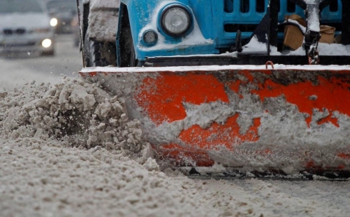 Неделю на улучшение работы по уборке снега на дорогах дал профильному ведомству Женис Касымбек
