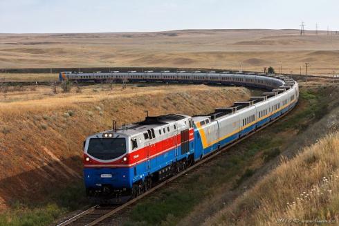 Из-за аномальной жары в регионах Казахстана введены ограничения скорости движения поездов