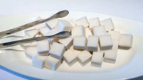 Почему Казахстан закупает сахар по высокой цене из-за рубежа?