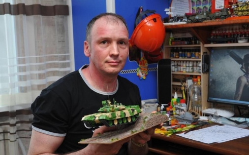 Житель Карагандинской области собирает своими руками уникальные модели техники военных лет
