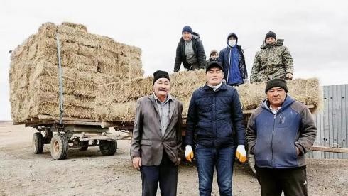 В Карагандинской области фермеры раздали односельчанам сено