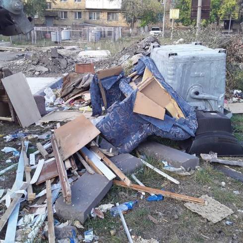 Прошу не складировать негабаритный мусор на площадках, - аким Октябрьского района Мейрам Кожухов