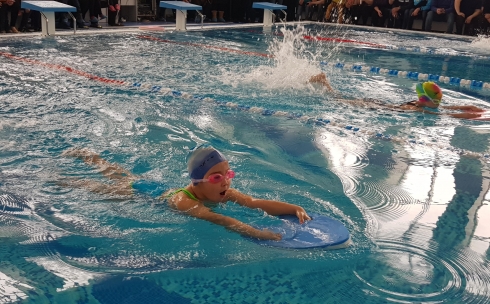 В Караганде прошли соревнования по плаванию в честь Наурыза
