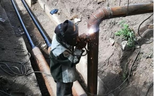 В Караганде устранили дефект на трубопроводе тепловой сети