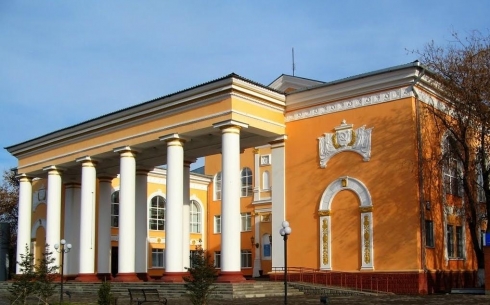 В Темиртау руководство театра подало в суд на репетитора по вокалу