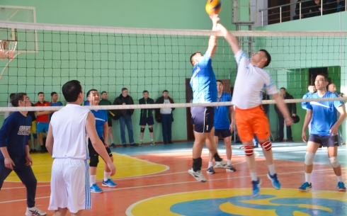 В Караганде полицейские приняли участие в турнире по волейболу