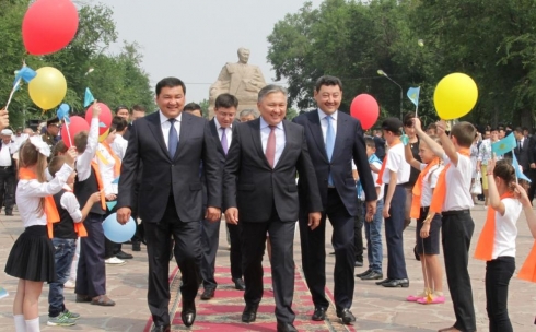 Нурмухамбет Абдибеков поздравил жезказганских металлургов с профессиональным праздником