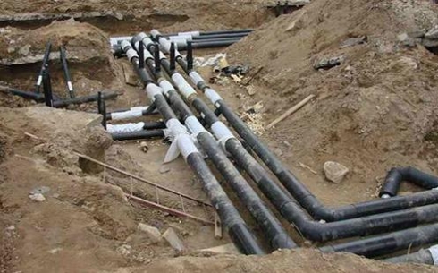 В Караганде депутаты считают, что бесхозные канализационные сети в микрорайоне Шахтерский могут привести к серьезным проблемам 