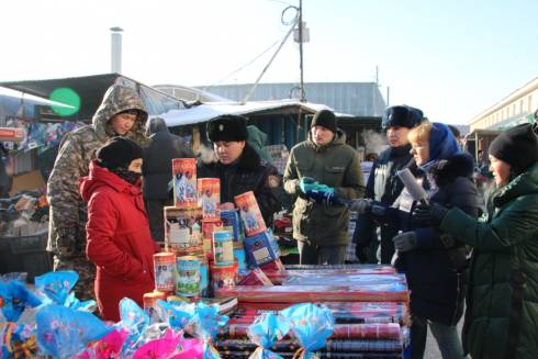 Рейды по местам продаж пиротехнических изделий проводятся в Карагандинской области