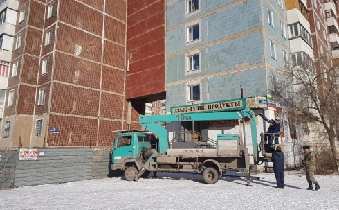 В Караганде продолжаются работы по демонтажу вставки между многоэтажками на Юго-востоке города 