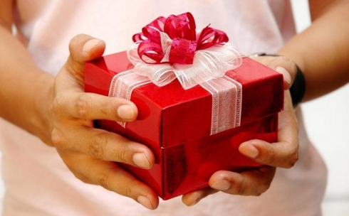 Названы самые популярные подарки на 8 Марта в Казахстане