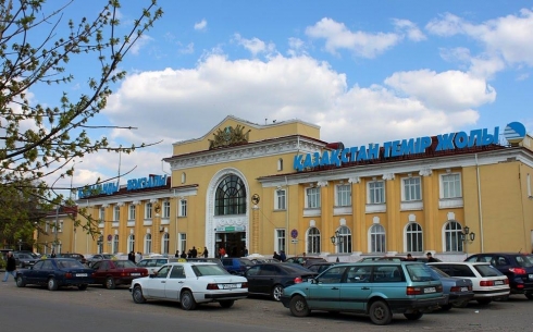 Большинство карагандинцев считает неудобным железнодорожный вокзал