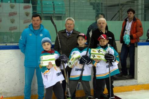 Турнир по хоккею с шайбой, посвященный Дню единства народа Казахстана прошел в Караганде