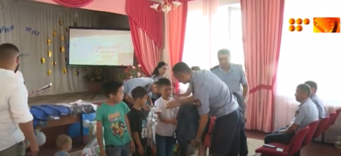 В Караганде помогли собраться в школу детям из малообеспеченных и многодетных семей