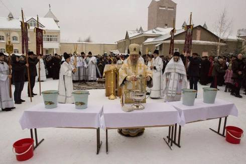 В Караганде православные празднуют Крещение Господне