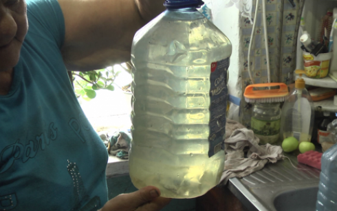 Жители поселка в Карагандинской области страдают из-за непригодной для питья воды