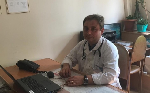 В Караганде врача общей практики Олега Дремова коллеги считают особенным