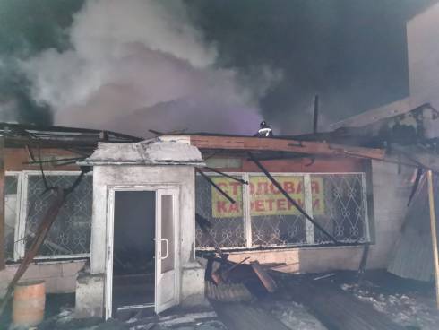 Ночью сгорело здание столовой «Эльбрус» в Караганде