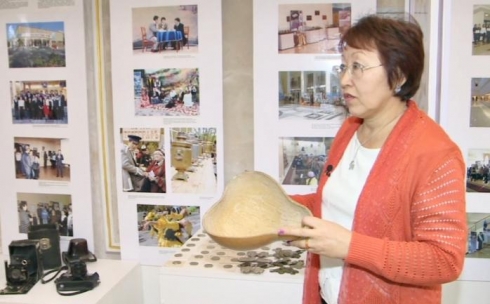 Карагандинцы дарят областному историко-краеведческому музею семейные реликвии