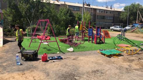 Сколько детских площадок установлено в Октябрьском районе Караганды в текущем году