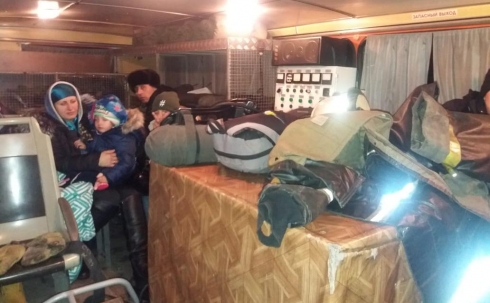 12 человек эвакуировали из неисправного автобуса в Карагандинской области