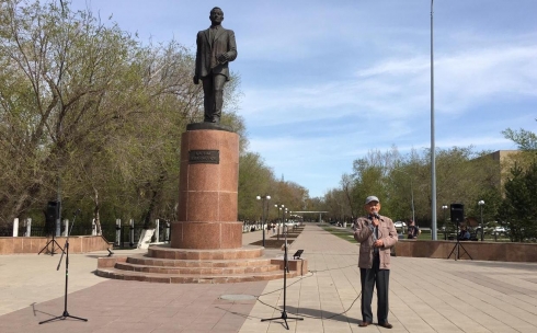 На улице Касыма: в Караганде провели акцию в честь казахского поэта