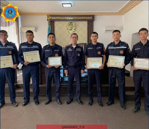 В Караганде наградили пожарных, проявивших отвагу и профессионализм при тушении пожара в области Абай