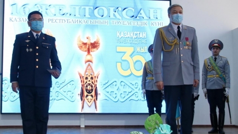 Награды к 30-летию Независимости вручили карагандинским полицейским