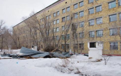 Ветром повредило крыши нескольких зданий в Карагандинской области