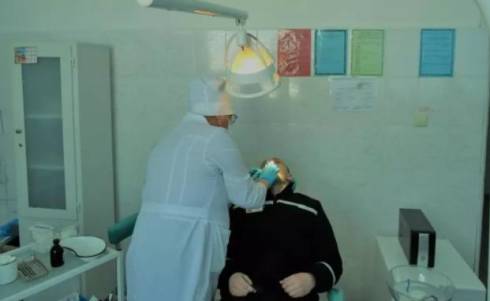 Копил 3 года: около 400 тыс. тенге заплатил осужденный стоматологу в Карагандинской области