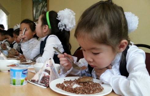 Стоимость горячего питания в школах Карагандинской области повысится с 300 до 449 тенге в день
