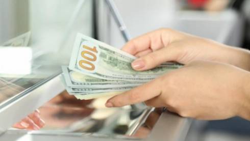 Сколько валюты купили казахстанцы в августе