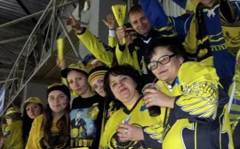 Болельщики «Сарыарки» поддержали команду на матче в Усть-Каменогорске