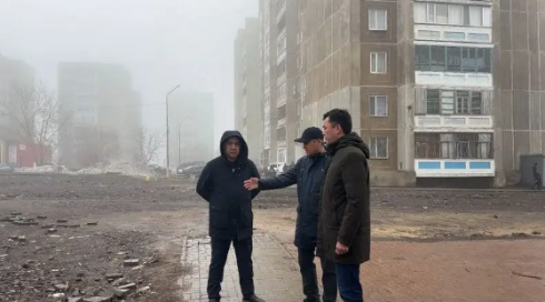 Аким Карагандинской области призвал чиновников ходить пешком из-за проблем с мусором