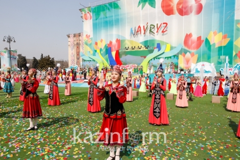 Казахстанцы празднуют Наурыз мейрамы
