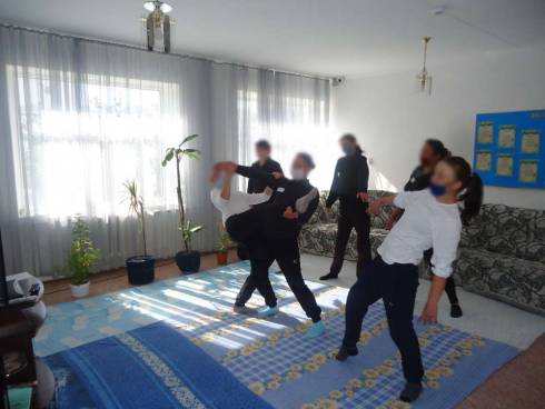 Восточные танцы изучают онлайн заключенные в Карагандинской области