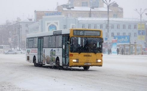 В Караганде из-за бурана приостановили и сократили движение некоторых автобусов