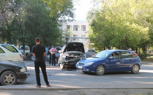 Только что на ул. Ермекова в районе 45 квартала произошла авария