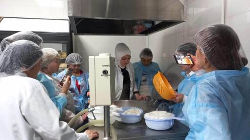 В Караганде по проекту «Мен кәсіпкер» бесплатно обучают сыроделию