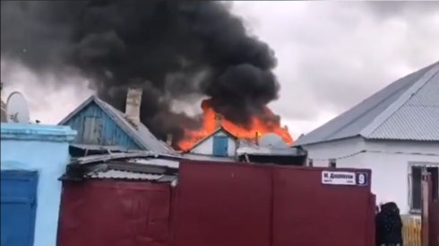 В Караганде загорелся жилой дом по улице Кондитерская: пожар ликвидирован сотрудниками ДЧС