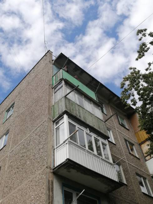 В Караганде спасатели освободили двух женщин, запертых на балконе