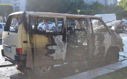 На проспекте Бухар жырау сгорела машина