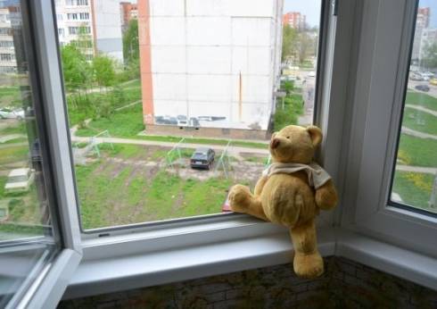 8-летний ребёнок выпал из окна 5 этажа в Караганде