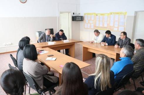 Депутаты Мажилиса рассказали о своей работе карагандинским школьникам