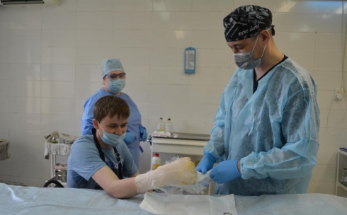 Карагандинские хирурги полностью восстановили пациенту отсеченную кисть